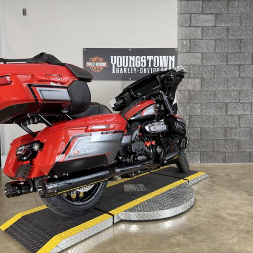2026 Harley-Davidson® CVO Street Glide Limited FLHXLSE thumb 2
