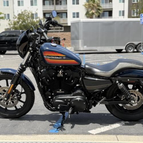2020 Harley-Davidson® 1200 Custom Midnight Blue thumb 2