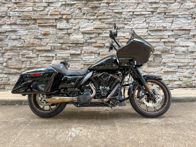 2022 Harley-Davidson® Road Glide® ST Vivid Black