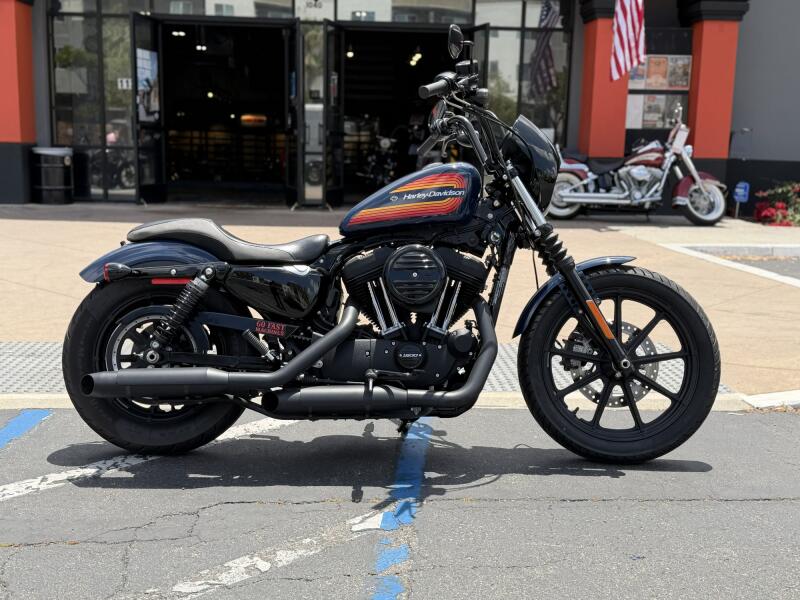 2020 Harley-Davidson® 1200 Custom Midnight Blue