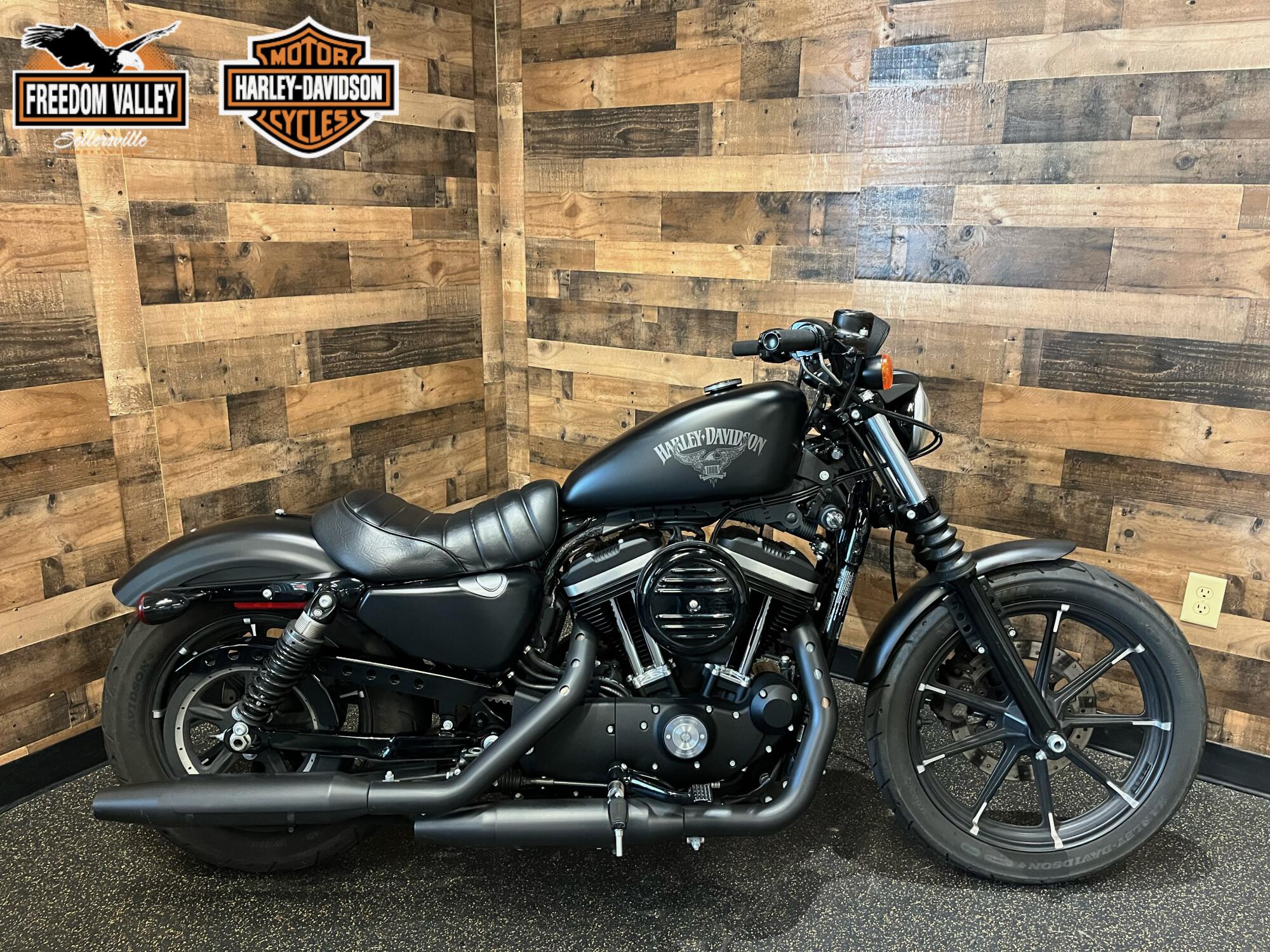 2016 Harley-Davidson® Iron 883™ Black Denim XL883N