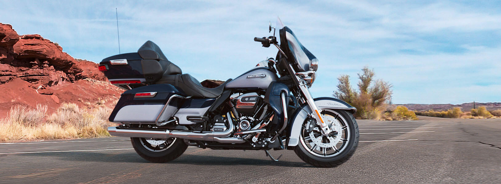 2019 Harley-Davidson® Electra Glide® Ultra Classic® FLHTCU Midnight Blue/Barracuda Silver
