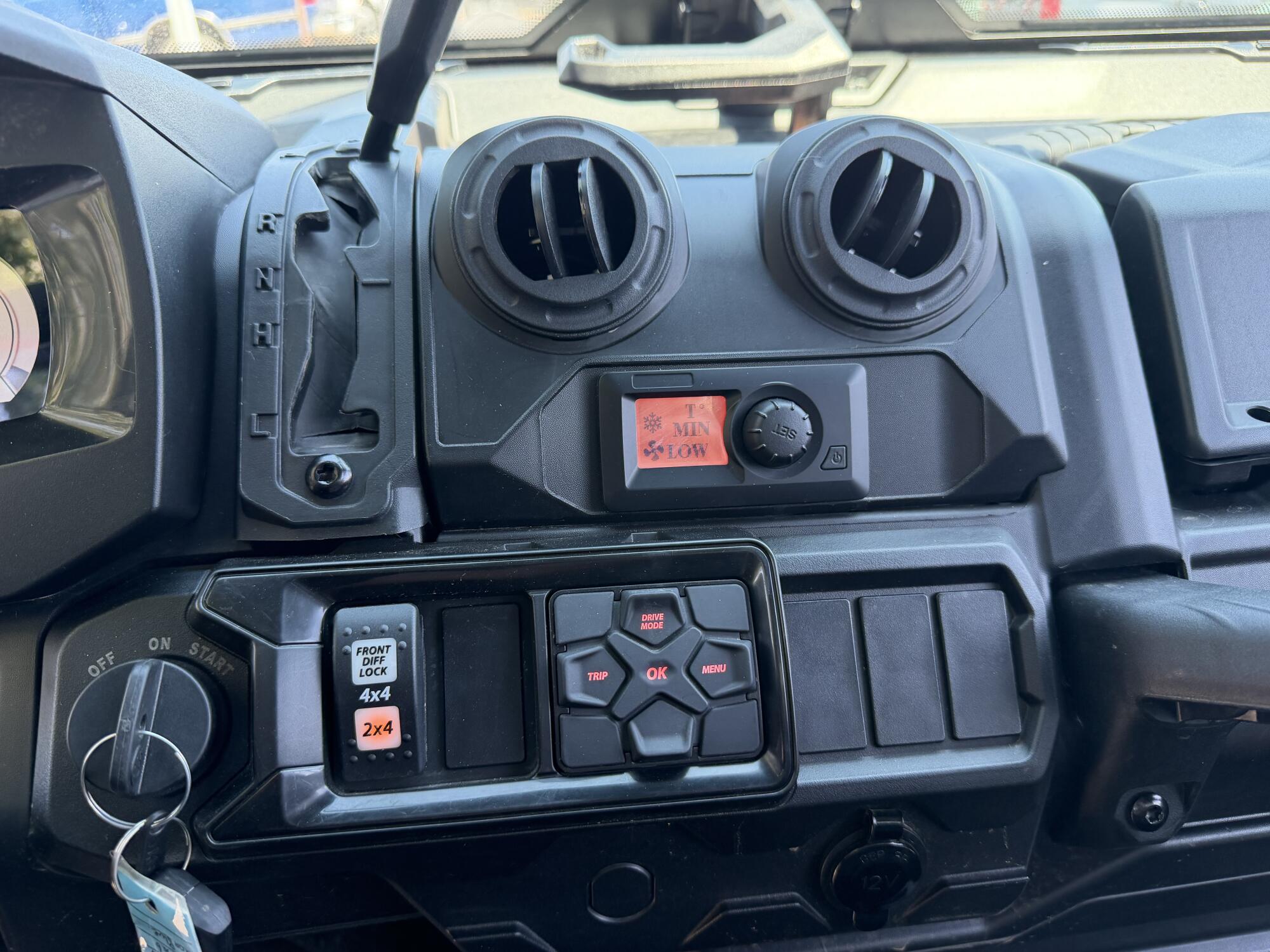 USED 2026 Can-Am Defender 6X6 Limited, photo 12