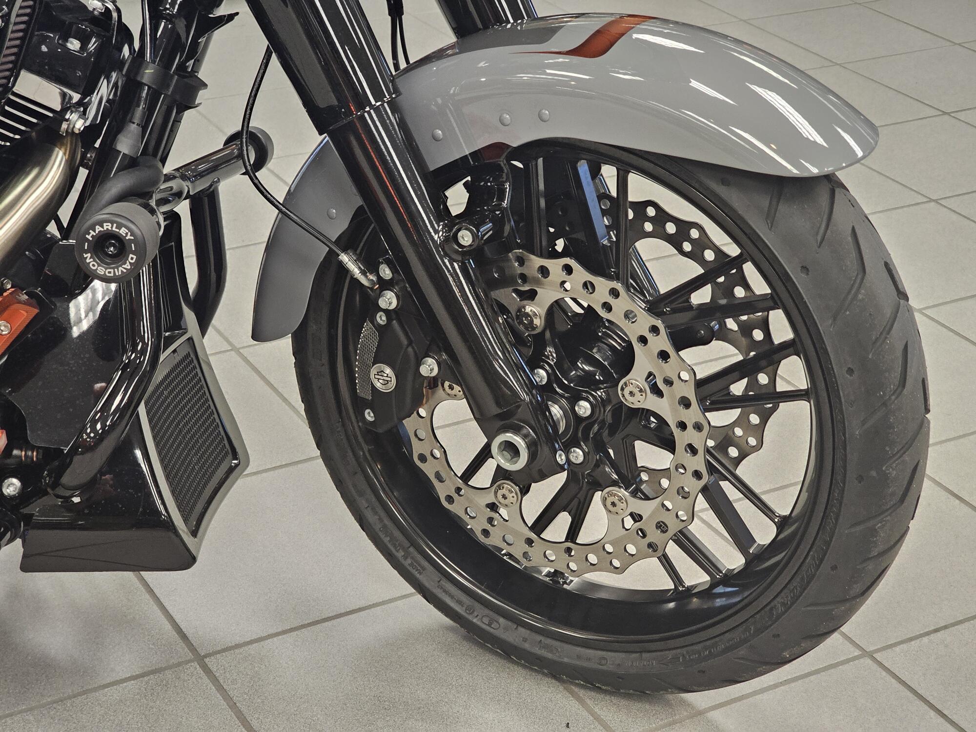 FLTRX 2026 Road Glide®, photo 12
