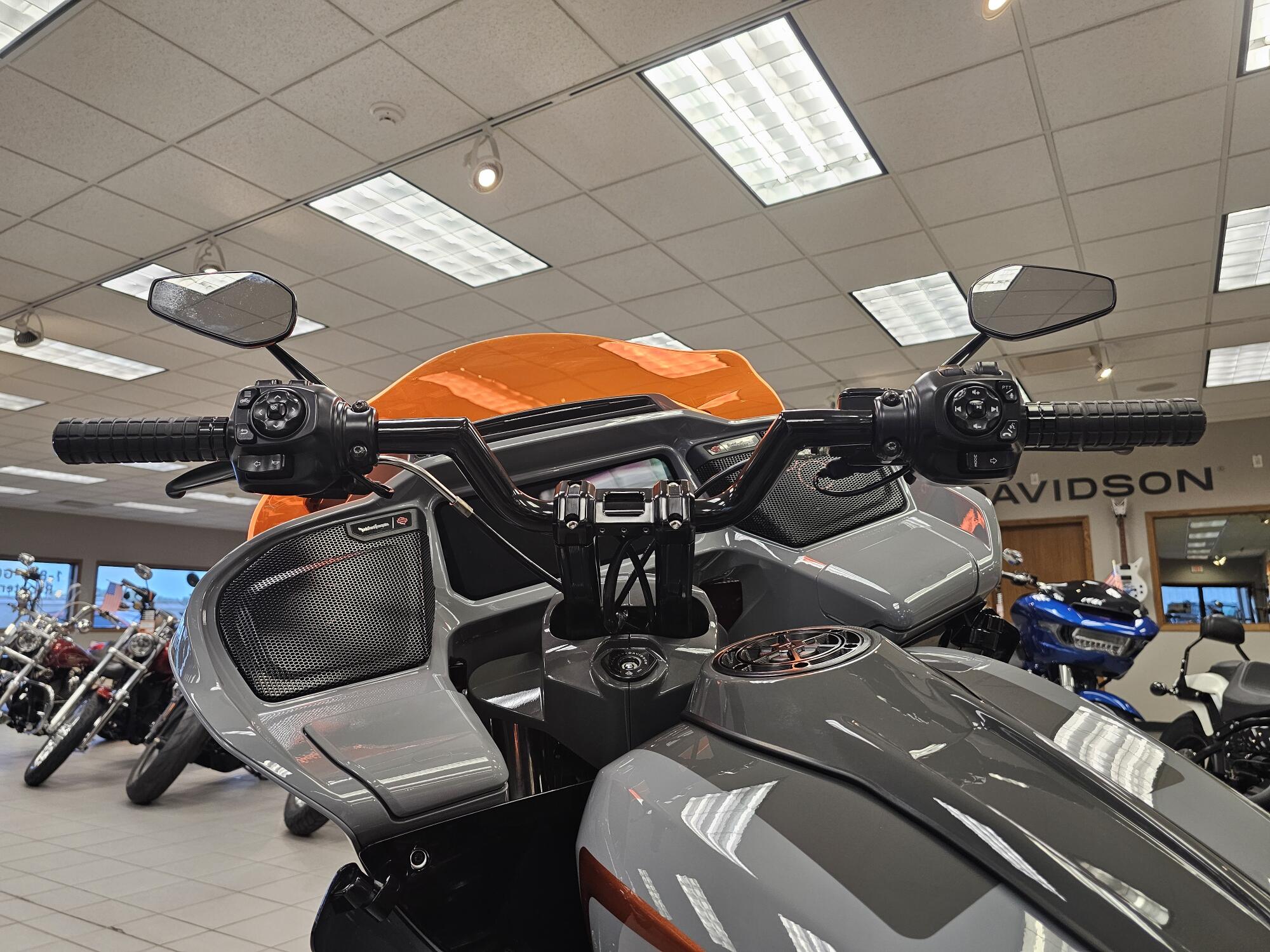 FLTRX 2026 Road Glide®, photo 37