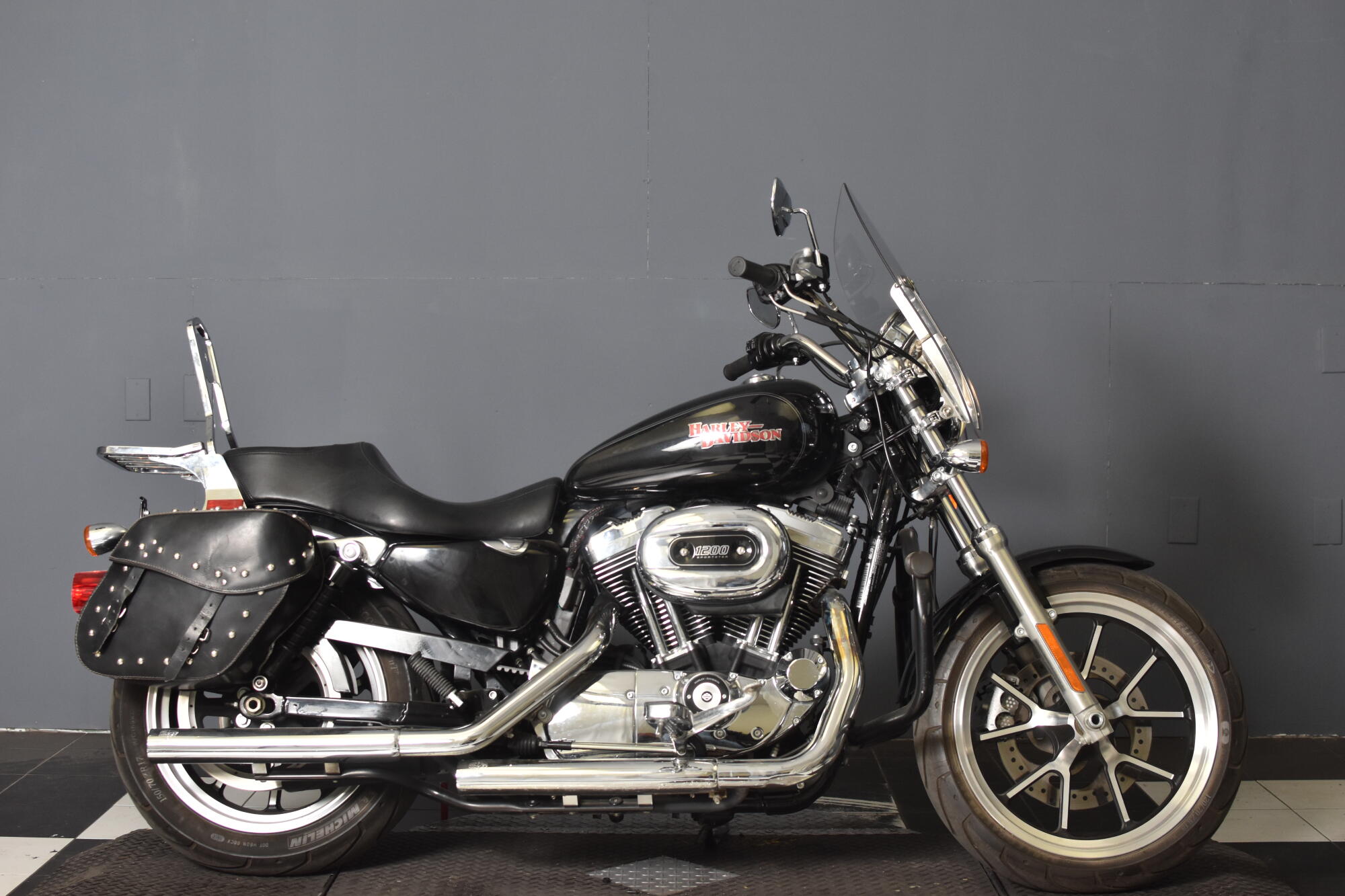 2014 Harley-Davidson® 1200 Custom Black XL1200T | Desert Wind