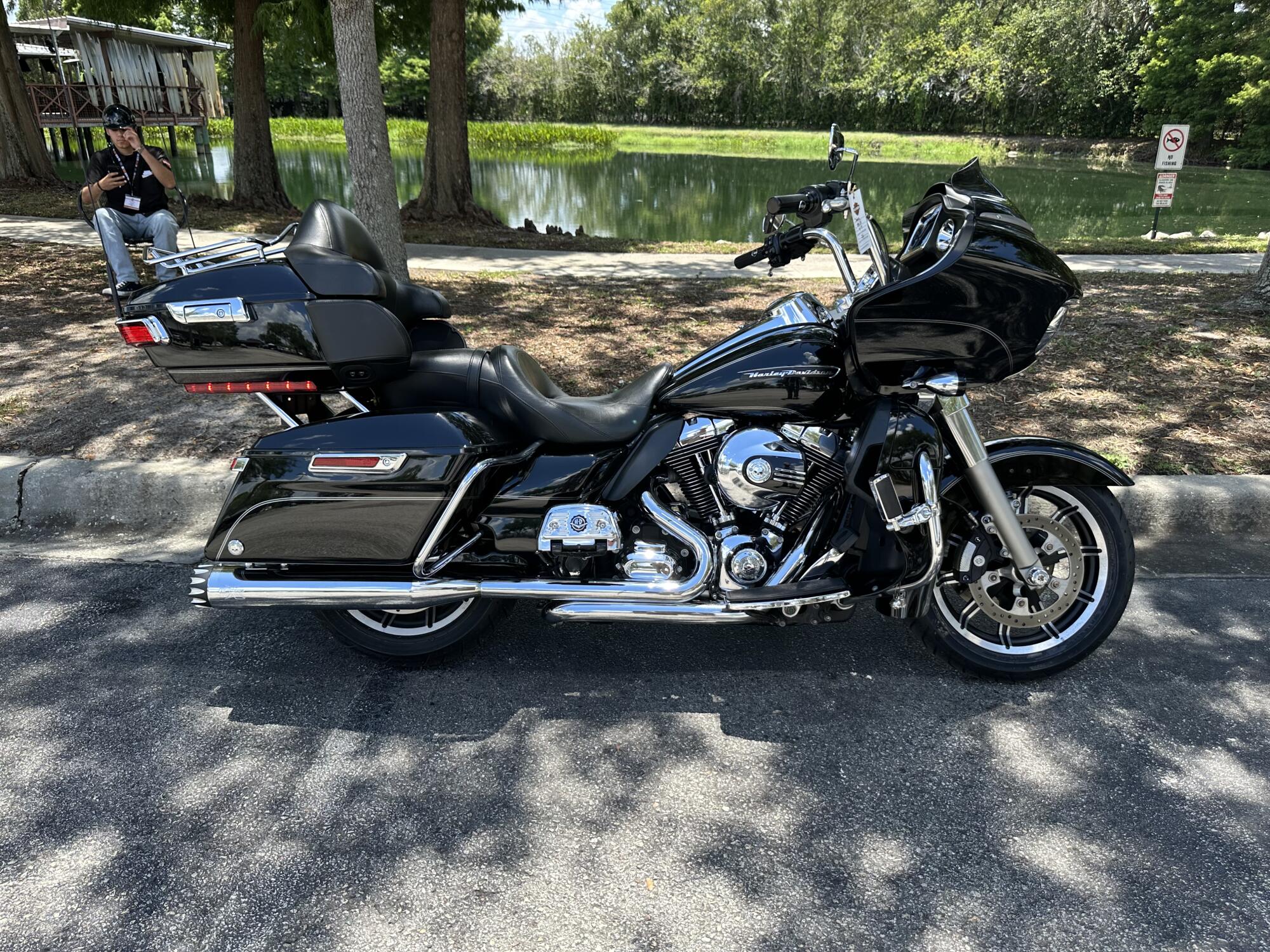 2016 Harley-Davidson® Road Glide® Ultra Vivid Black