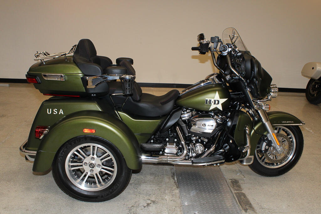 2022 Harley-Davidson Tri Glide Ultra FLHTCUTG
