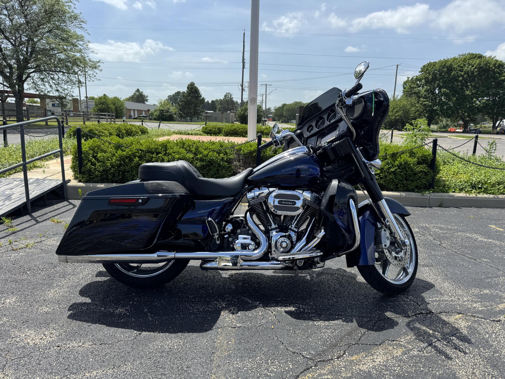 FLHXSE 2016 CVO™ Street Glide®