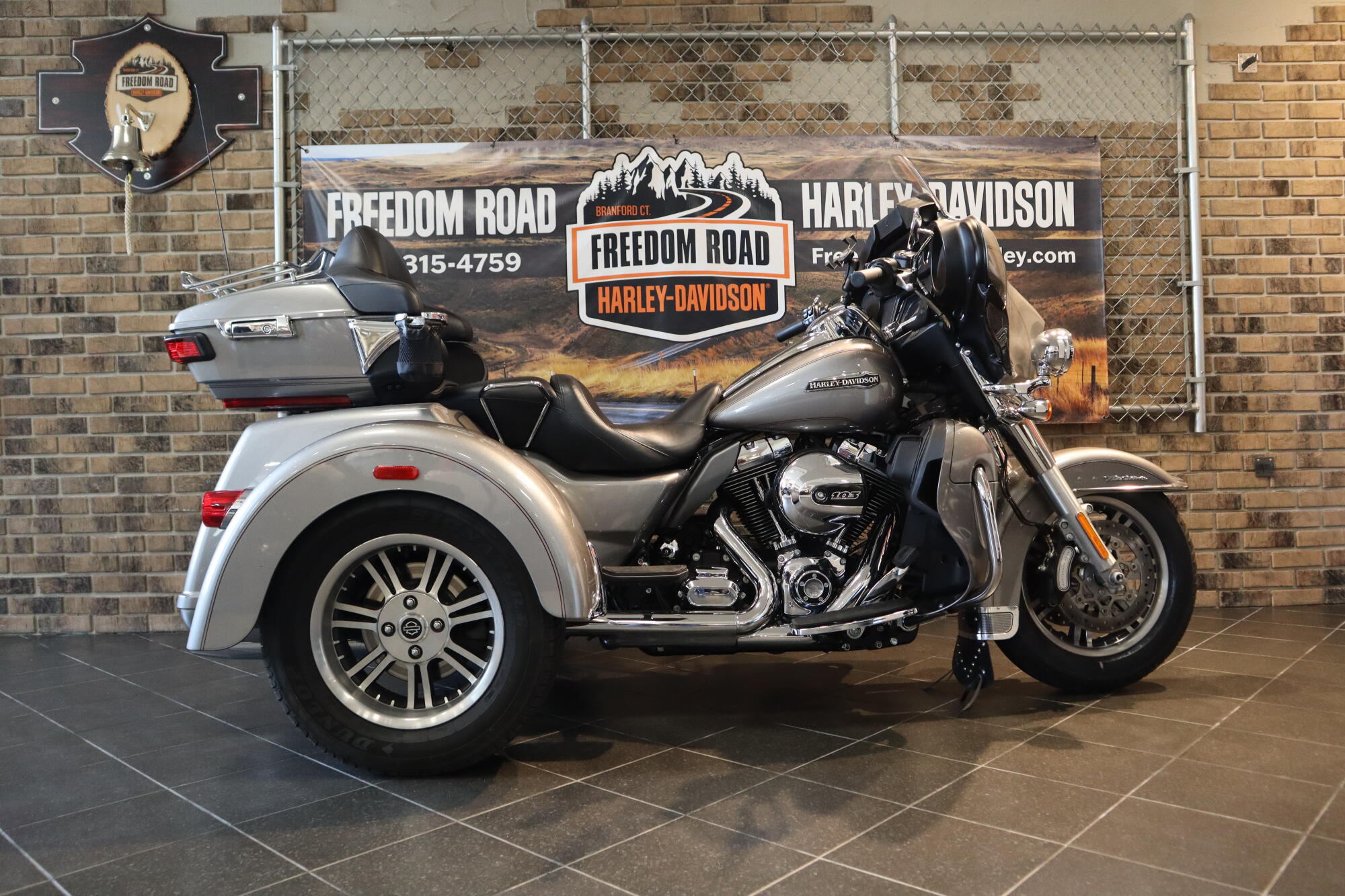 2016 Tri Glide® Ultra (FLHTCUTG)