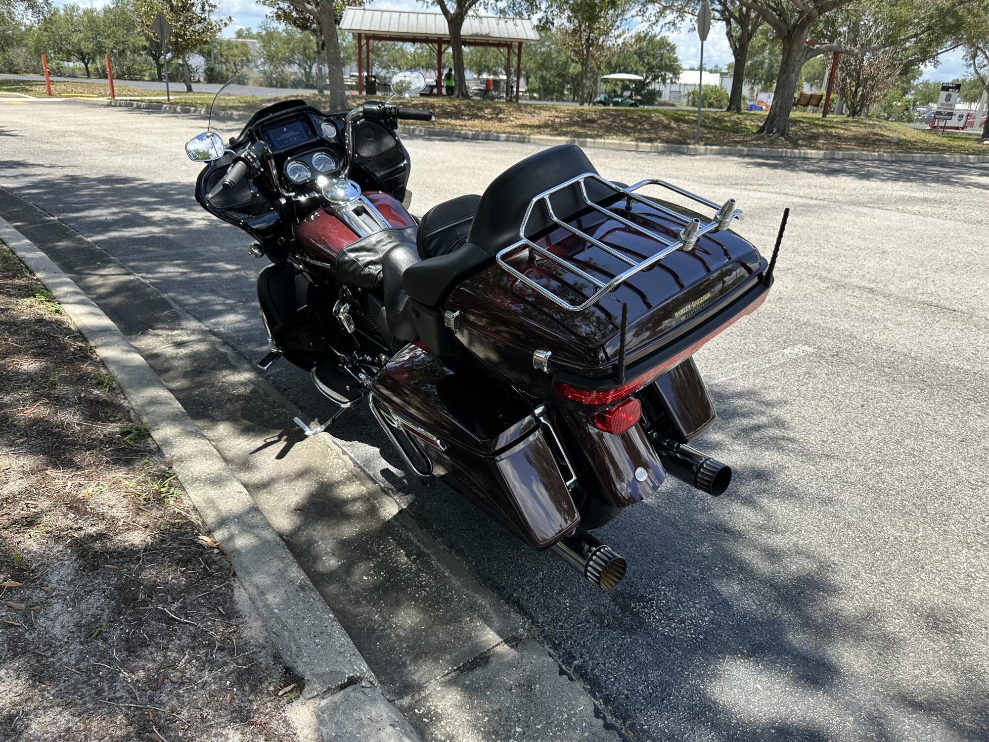 2021 Harley-Davidson® Road Glide® Limited Midnight Crimson, photo 6