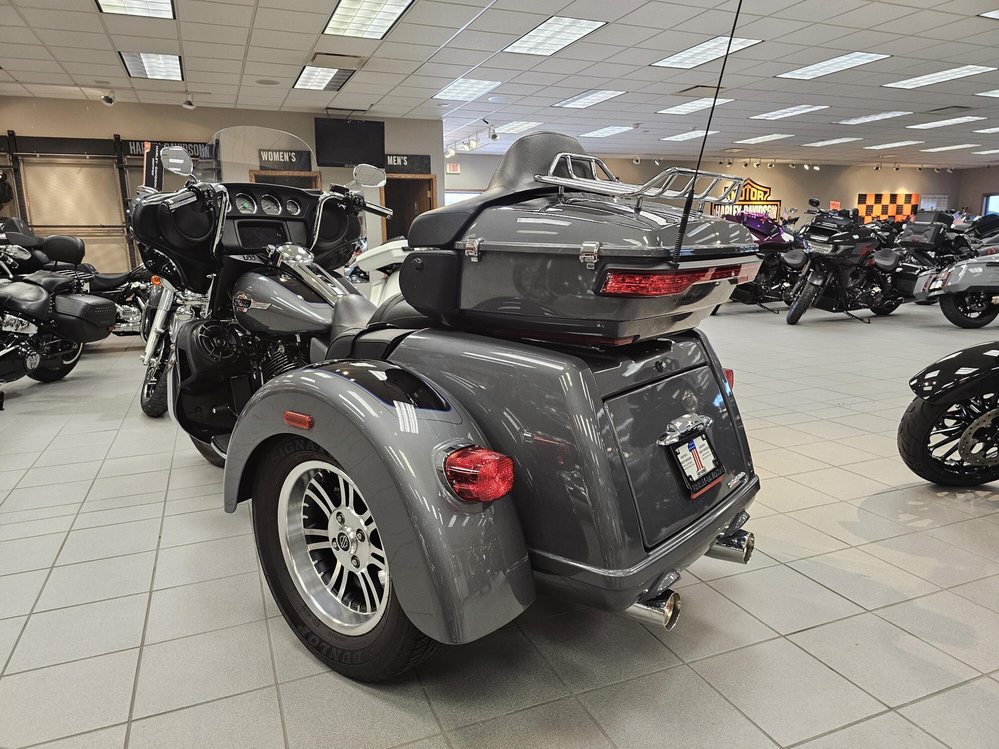 FLHTCUTG 2022 Tri Glide® Ultra, photo 6