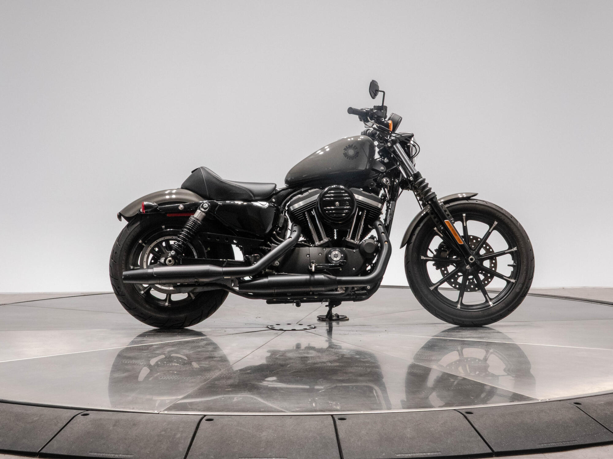 2019 HARLEY-DAVIDSON XL883N IRON 883 in Industrial Gray