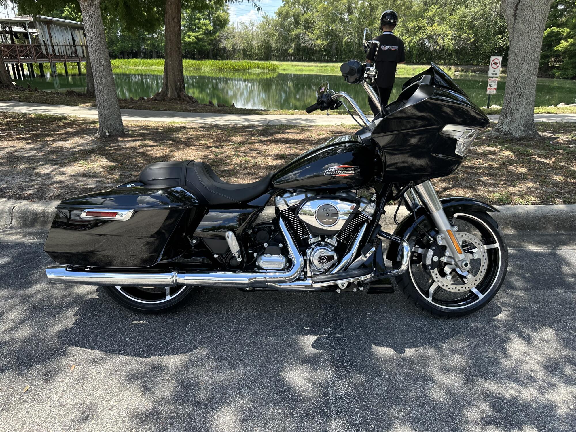 2026 Harley-Davidson® Road Glide® Vivid Black Chrome Trim