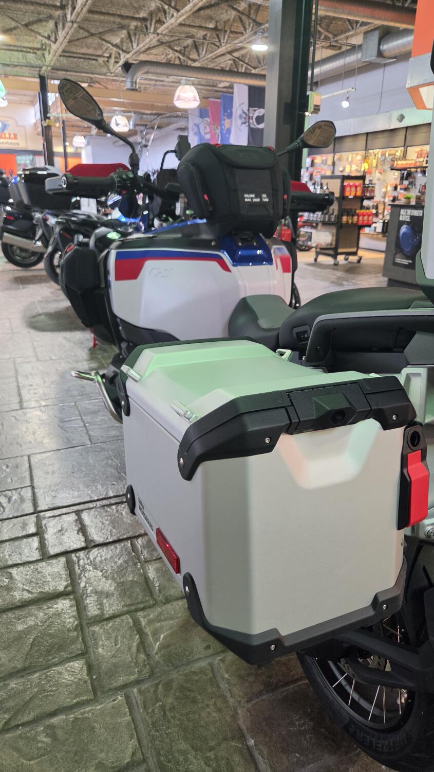 2026 BMW Motorrad R 1300 GS Adventure | $2,500 Cash Rebate, photo 9