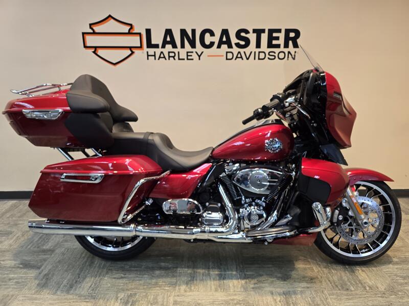 2026 Harley-Davidson® Street Glide Limited Brilliant Red Chrome Trim FLHXL