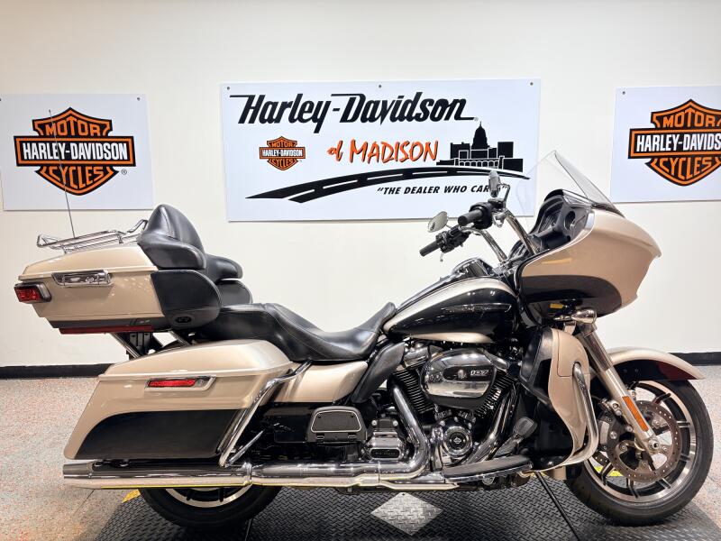 2018 FLTRU Harley-Davidson® Road Glide® Ultra Silver Fortune/Black Tempest