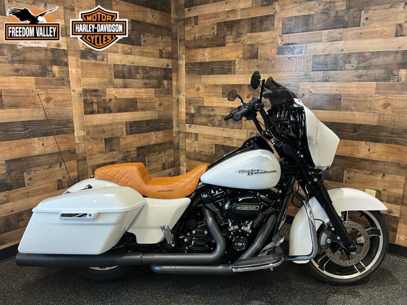 2017 Harley-Davidson® Street Glide® Special Crushed Ice Pearl FLHXS