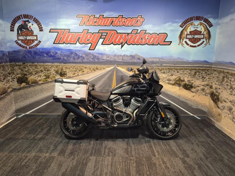 2021 Harley-Davidson® Pan America™ Special Vivid Black