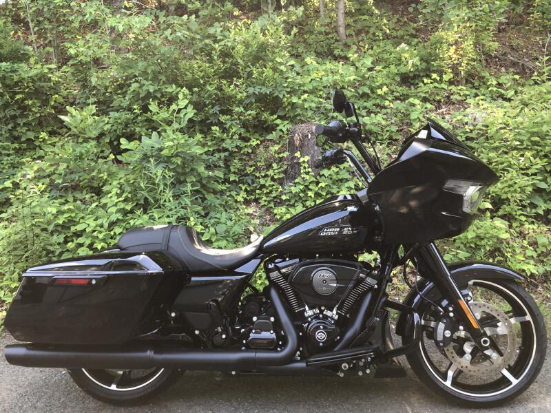 2025 Harley-Davidson® Road Glide™ Vivid Black - Black Finish