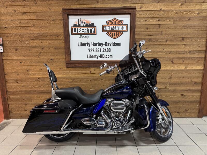 2016 Harley-Davidson® CVO™ Street Glide® Black Licorice with Midnight Cobalt Flames FLHXSE
