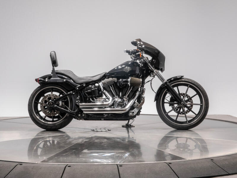 2014 HARLEY-DAVIDSON FXSB BREAKOUT in Vivid Black
