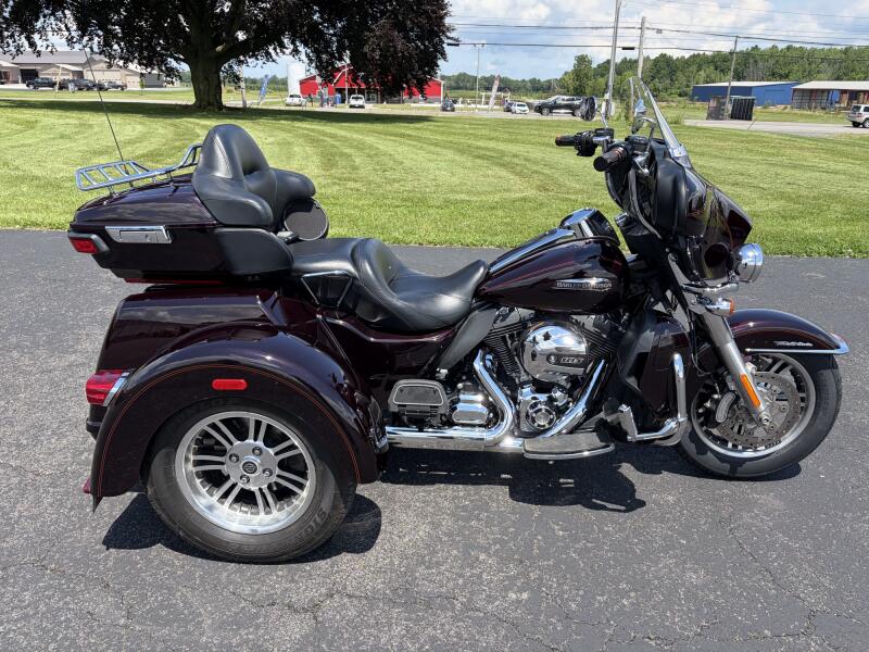 2014 Tri Glide Ultra Classic Blackened Cayenne