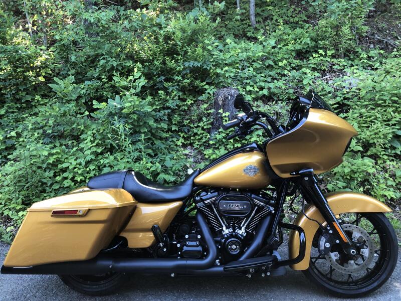2023 Harley-Davidson® Road Glide® Special Prospect Gold - Black Finish