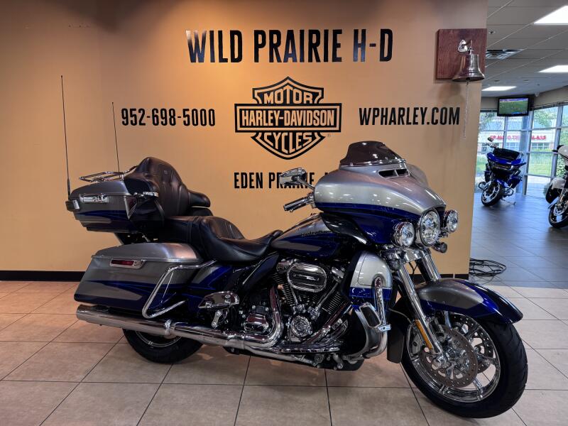 2017 Harley-Davidson® CVO™ Limited Palladium Silver/Phantom Blue with Wicked Sapphire including Mirr