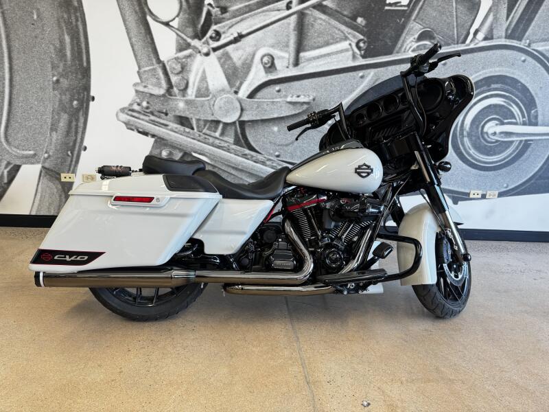 2020 CVO™ Street Glide® FLHXSE