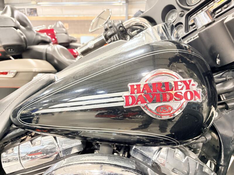 2005 FLHTCUI Harley-Davidson® Electra Glide® Ultra Classic® Vivid Black