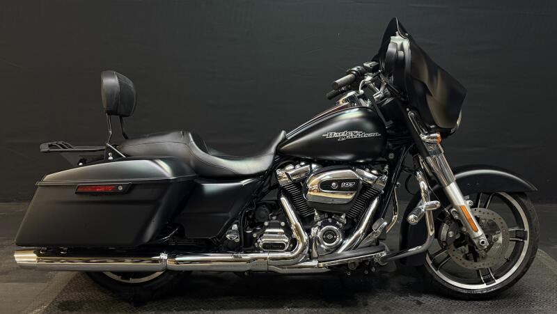 Harley-Davidson® Street Glide® 2017 FLHX BLACK