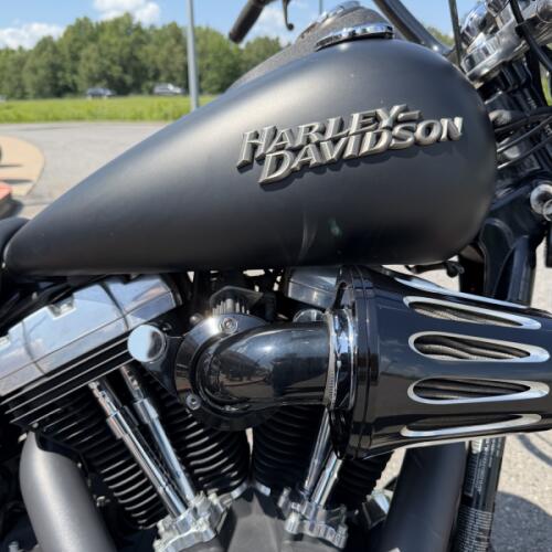 2011 Harley-Davidson® Street Bob® Black Denim thumb 0