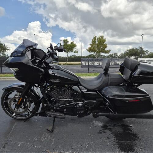 FLTRX 2024 Road Glide® thumb 0