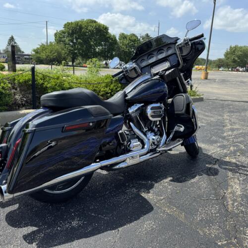 FLHXSE 2016 CVO™ Street Glide® thumb 3