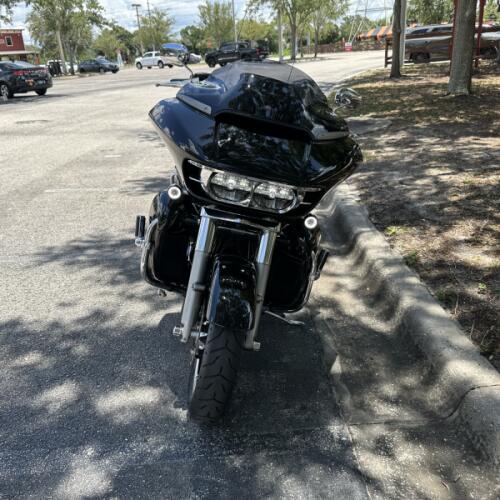 2016 Harley-Davidson® Road Glide® Ultra Vivid Black thumb 2
