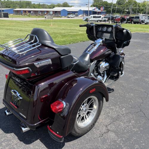 2014 Tri Glide Ultra Classic Blackened Cayenne thumb 2