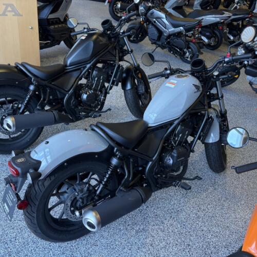 2026 Honda Rebel® 300 E-Clutch thumb 0