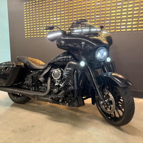 2018 Harley-Davidson® Street Glide® Special Vivid Black thumb 1