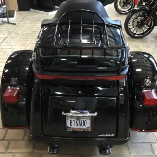 2014 Harley-Davidson® Tri Glide® Ultra Vivid Black thumb 3