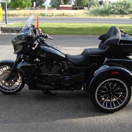 2026 Harley-Davidson® Street Glide 3 Limited Vivid Black Black Trim thumb 0
