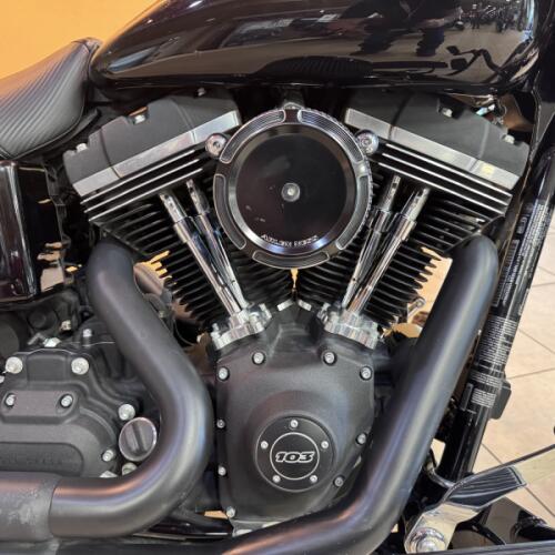 2016 Harley-Davidson® Street Bob® Vivid Black thumb 2