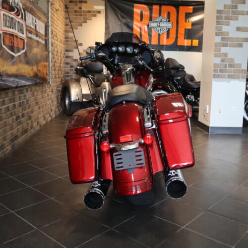 2017 Street Glide® Special (FLHXS) thumb 3