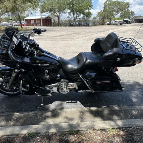 2016 Harley-Davidson® Road Glide® Ultra Vivid Black thumb 0