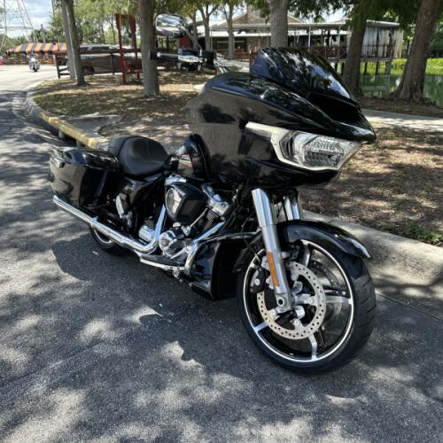 2026 Harley-Davidson® Road Glide® Vivid Black Chrome Trim thumb 3