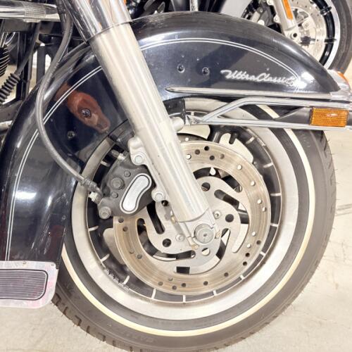 2005 FLHTCUI Harley-Davidson® Electra Glide® Ultra Classic® Vivid Black thumb 2