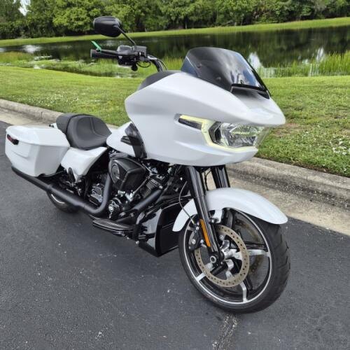 FLTRX 2025 Road Glide™ thumb 2
