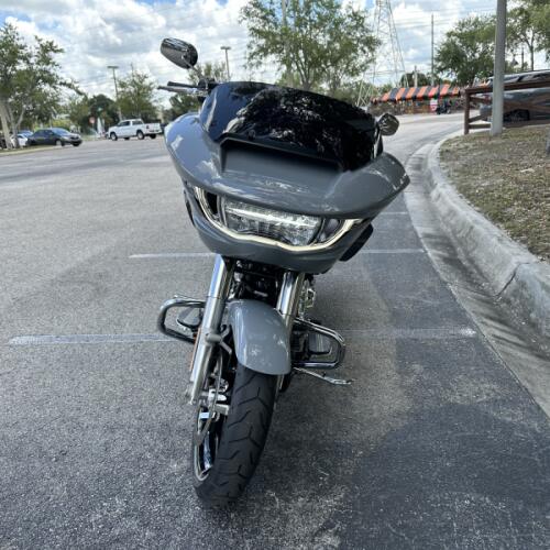 2026 Harley-Davidson® Road Glide® Dark Billiard Gray Chrome Trim thumb 2