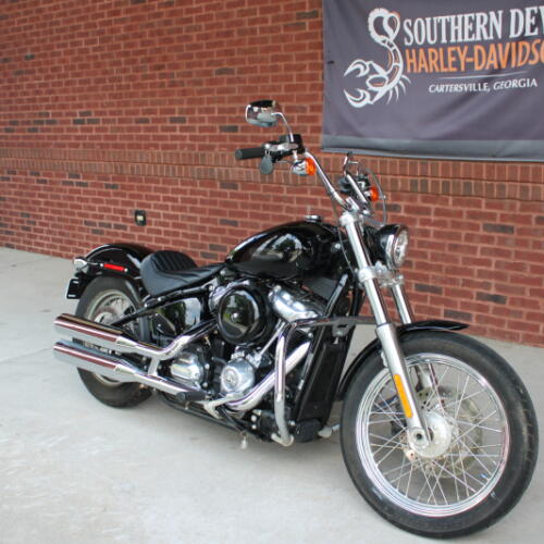 2021 Harley-Davidson® Softail Standard® Vivid Black (Chrome Finish w/ Laced Wheels) thumb 3