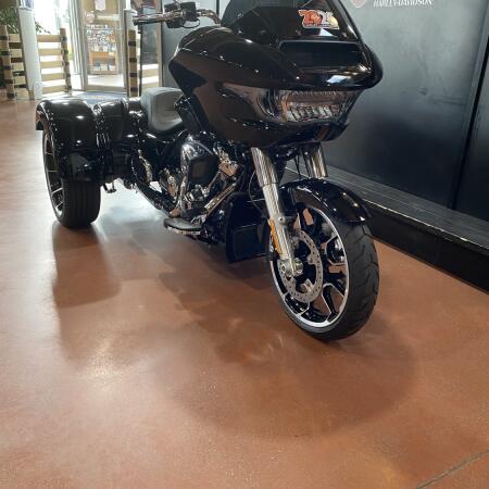 2026 Harley-Davidson® Road Glide 3 FLTRT thumb 2